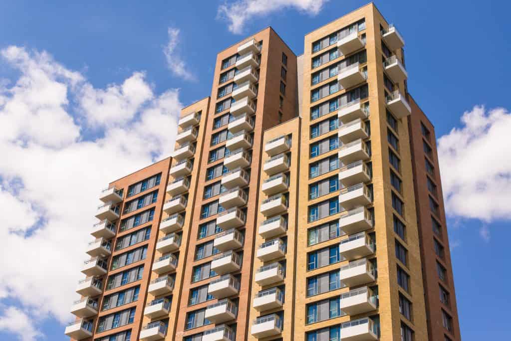 HIGH-RISE-CONDO-shutterstock_297096893-1024x684